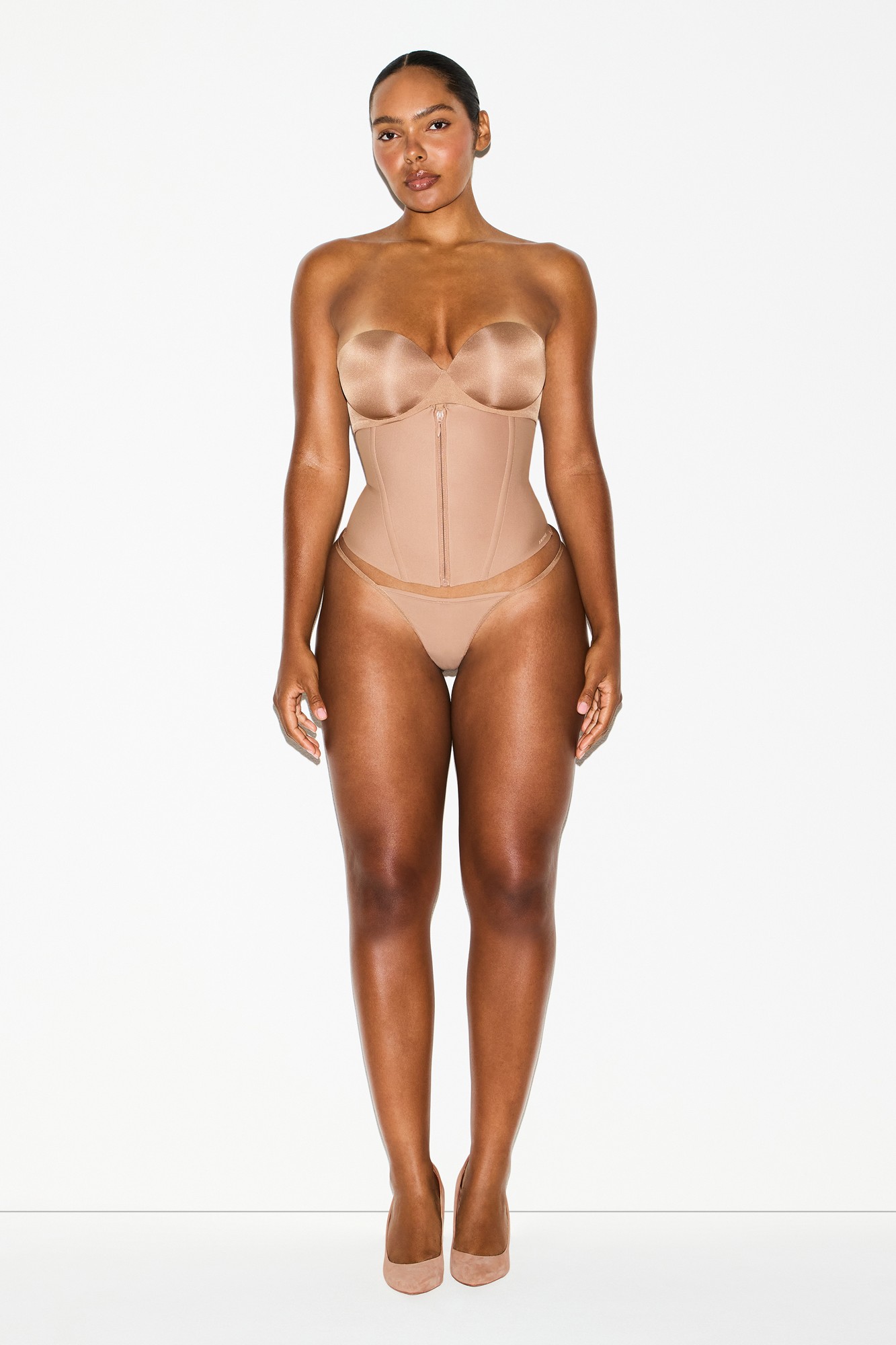 תמונת כל הלוק של WAIST CINCHER